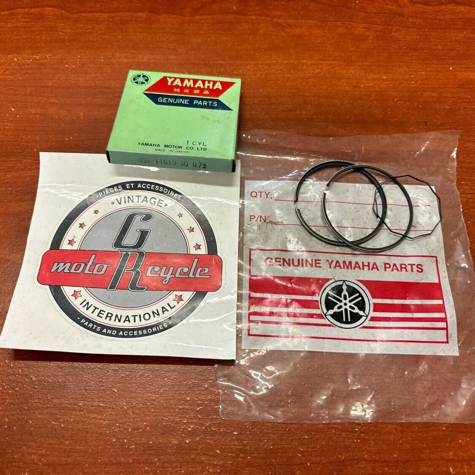 NOS Yamaha DT100 PISTON RING 0.75 437-11610-30-00 Y174