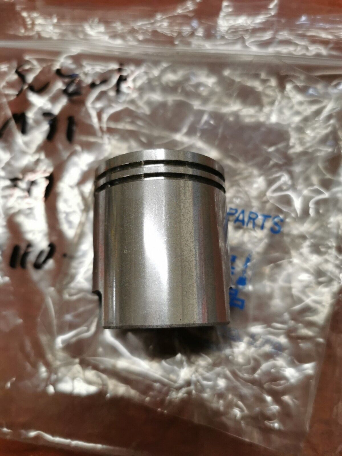 NOS Suzuki M31 PISTON STD 12110-02610 S32