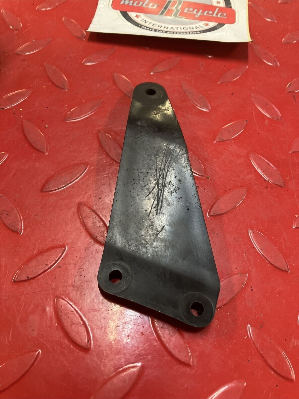 Suzuki RM125 1985 frame cover side panel mojnting plate stay bracket 1984