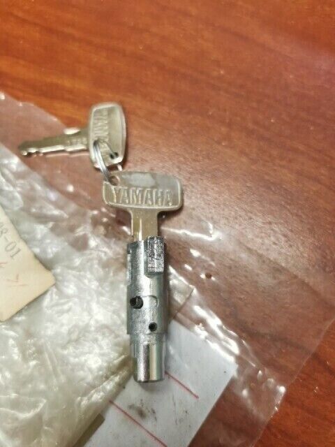 NOS Yamaha DT100 DT125 DT175 DT250 DT400 STEERING LOCK 341-23408-01-00 Y167