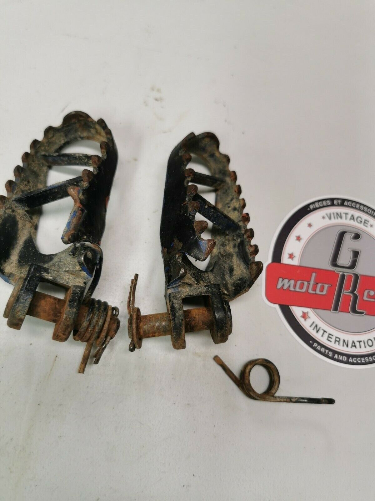 Suzuki RM125 1997 footpegs footrest foot peg rest step 43551-36E01-019