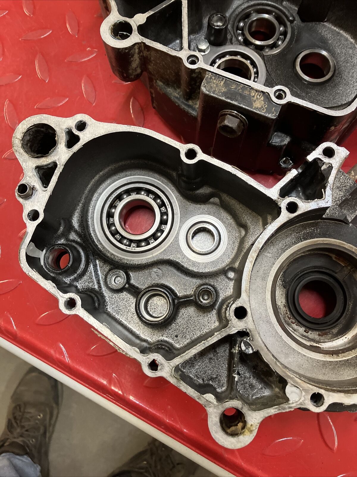 Kawasaki KDX200 1987 crankcase crank case left right 1986