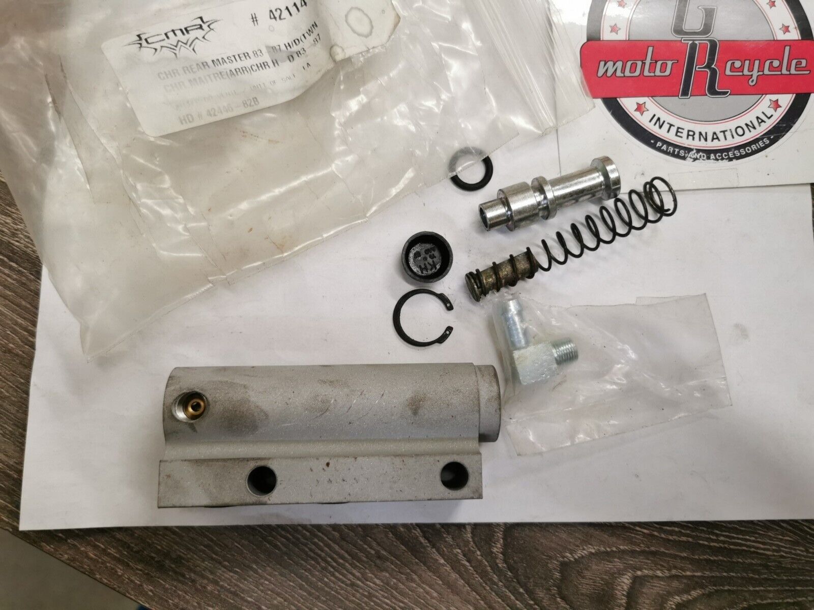 NOS CHR REAR MASTER 1983 - 1987 42114 J35