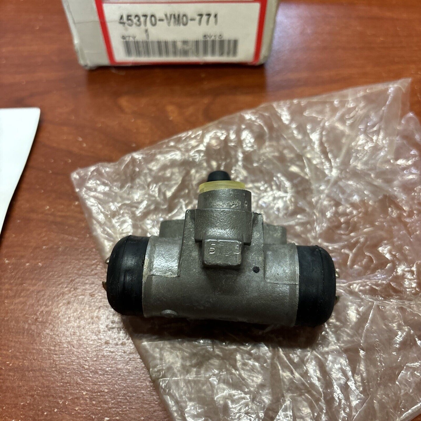 NOS Honda 1985 FL350R LEFT CYLINDER 45370-VM0-771 H155