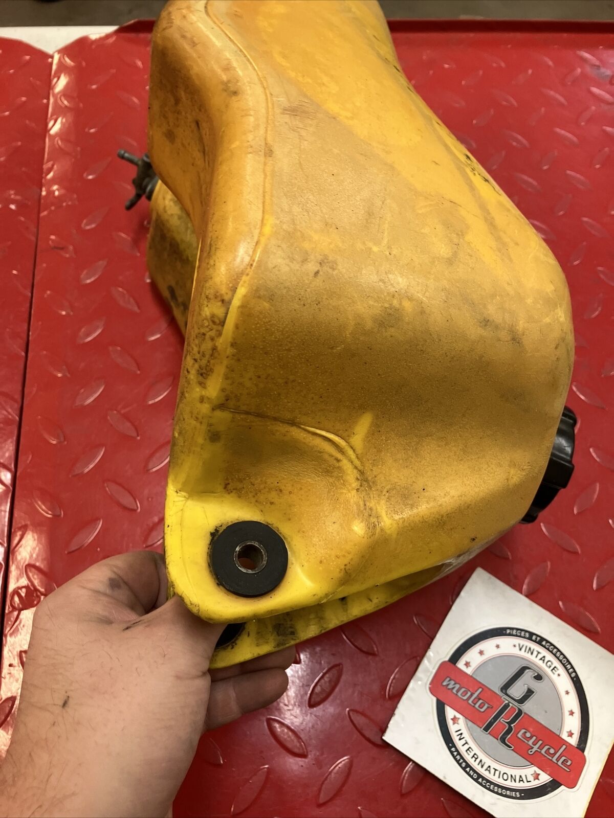 Suzuki RM125 1982 fuel tank gas petrol reservoir 1981 1983 2