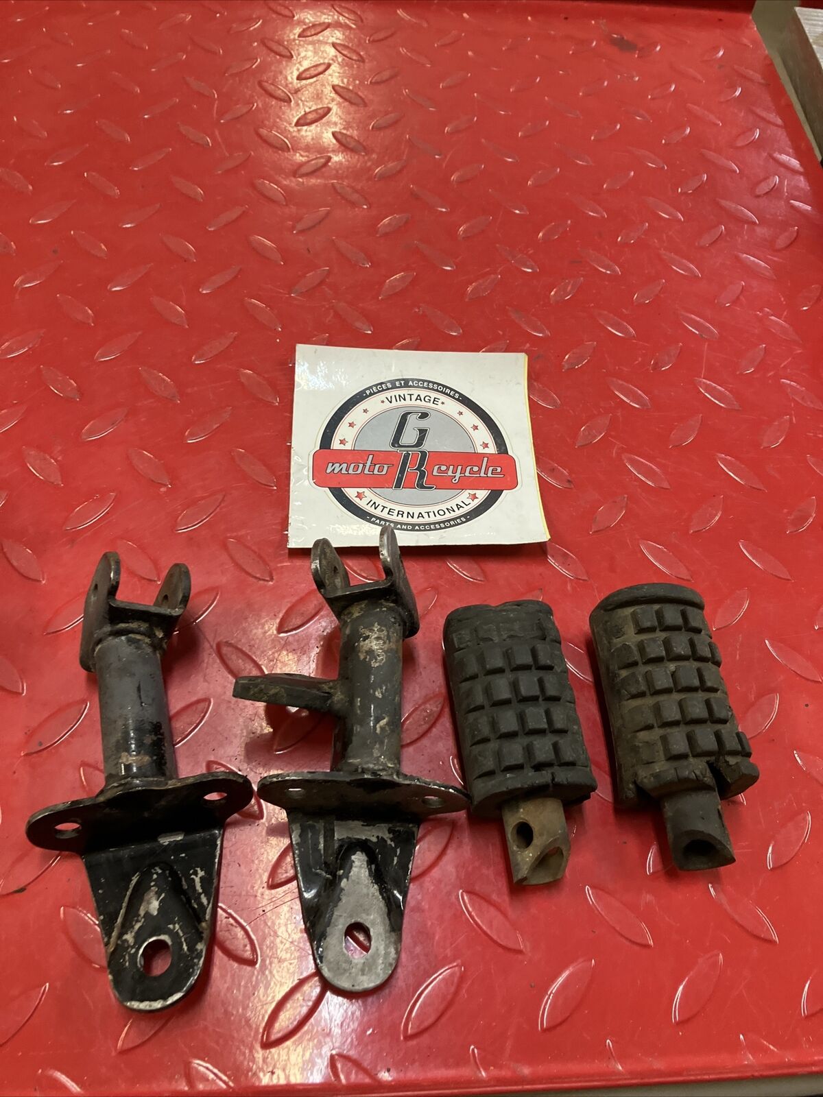 Kawasaki G5 1972 left right footpeg footrest bracket foot peg step