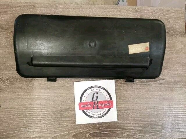 NOS YAMAHA EW433B EW433C GP643 SL338C COVER LUGGAGE BOX 822-77392-00-00 Y190