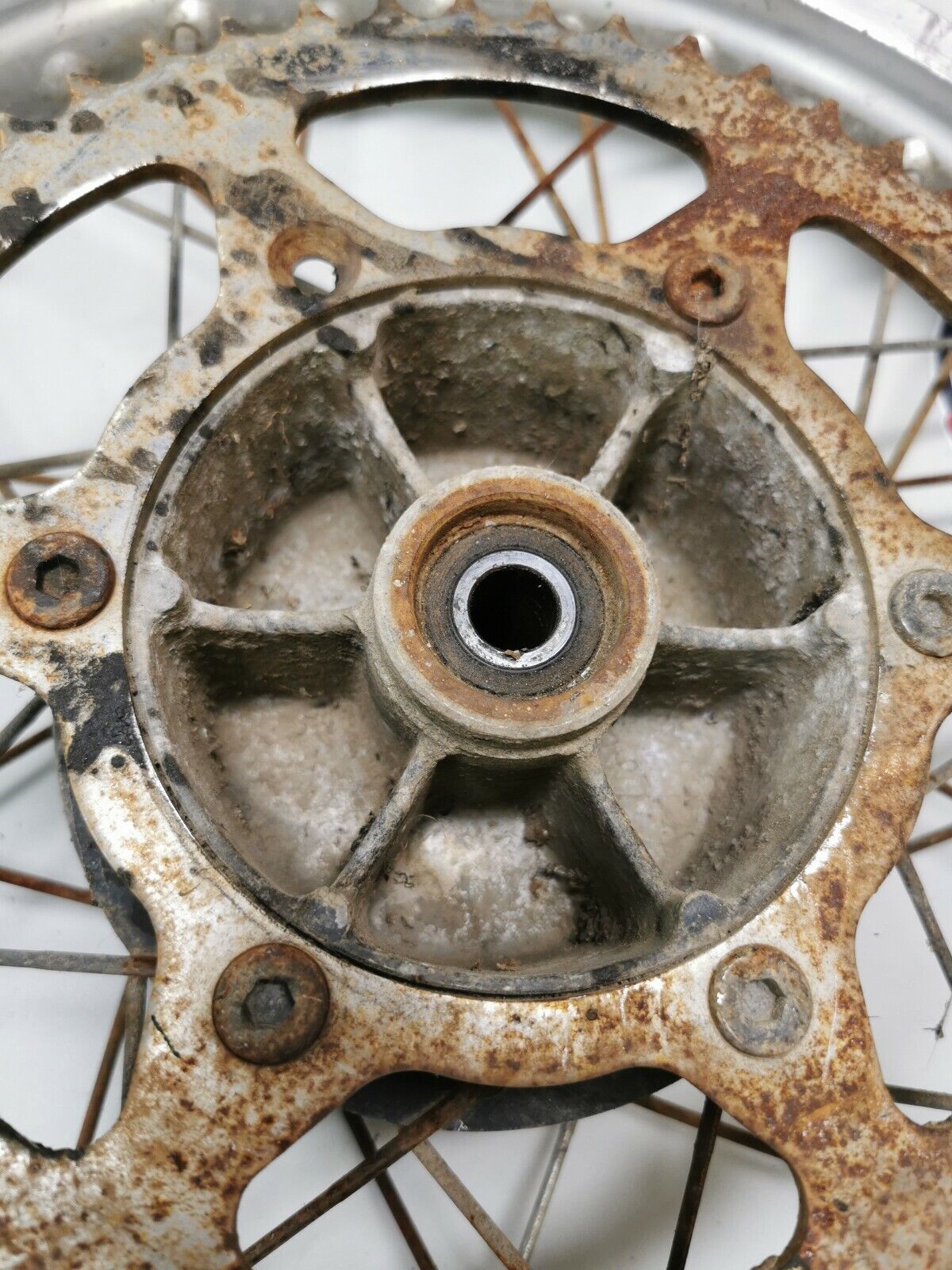 Suzuki RM125 1984 rear back wheel hub rim 64110-01B02 2