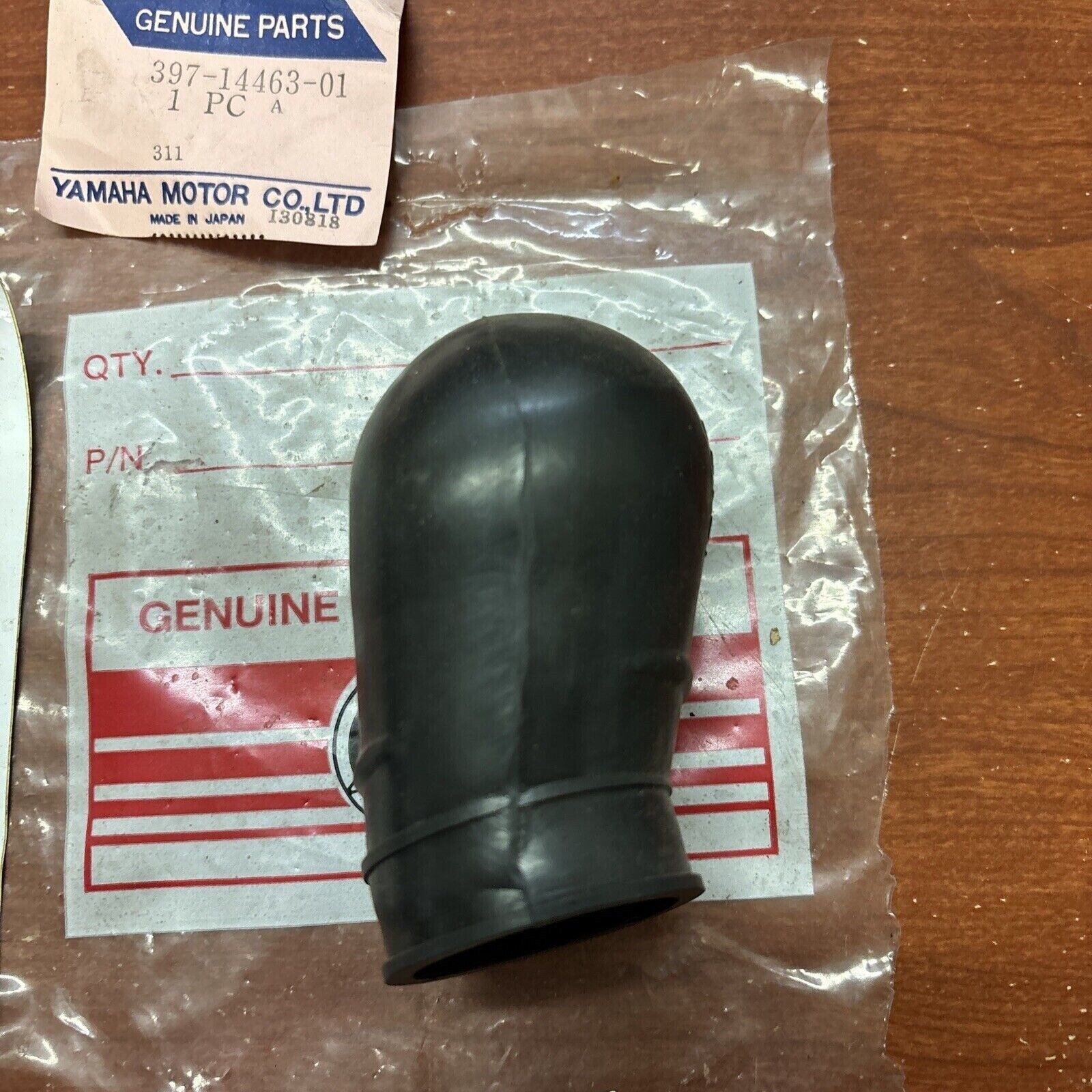 NOS Yamaha 1974 - 1976 RD200 AIR CLEANER JOINT 397-14463-01-00 Y172