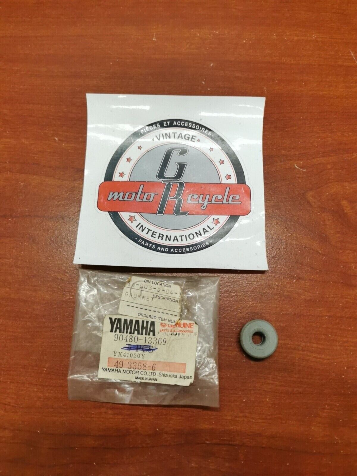 NOS Yamaha EF2000 YZ80 TT600 GROMMET 90480-13369-00 SUB. 90480-13014-00 Y100