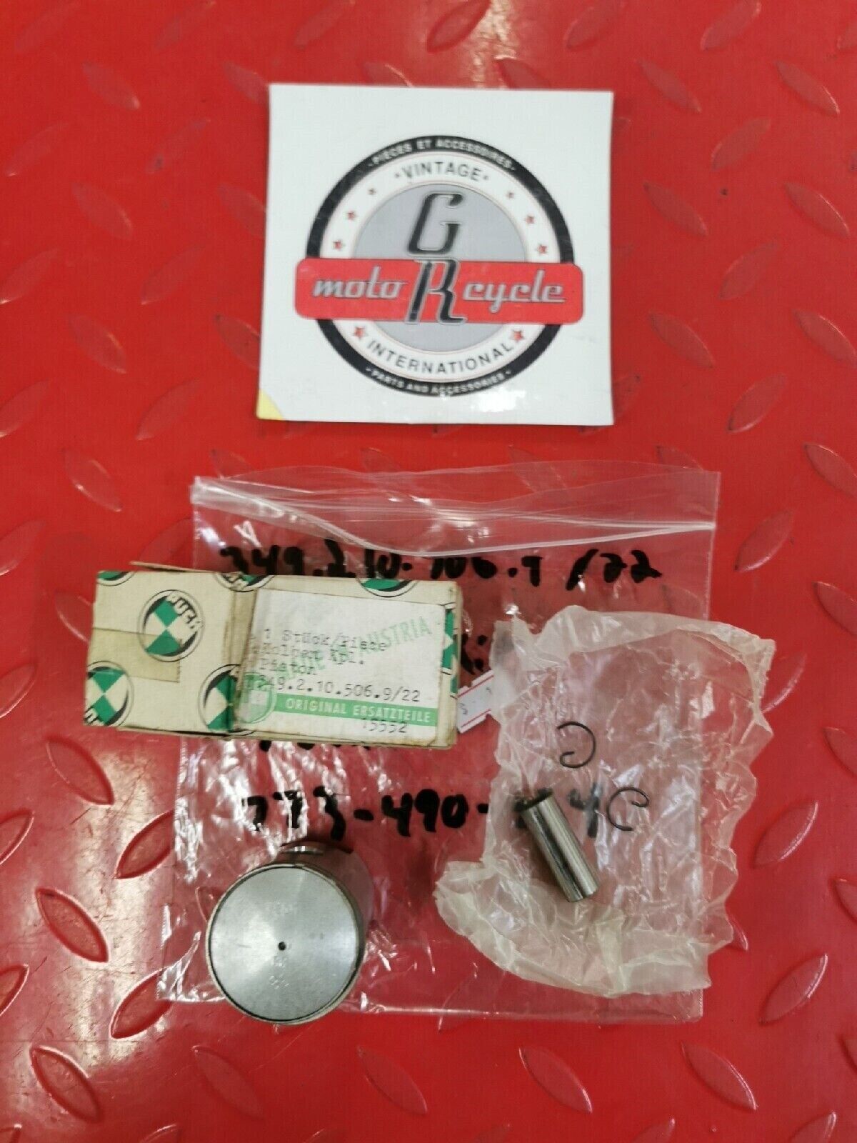 NOS PUCH PISTON KIT 38 MM 773-490-554 P3