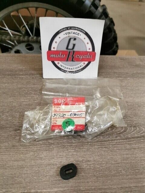 NOS SUZUKI DR125 1982 - 1984 DR250 1982 - 1985 CUSHION 09320-03005 S37