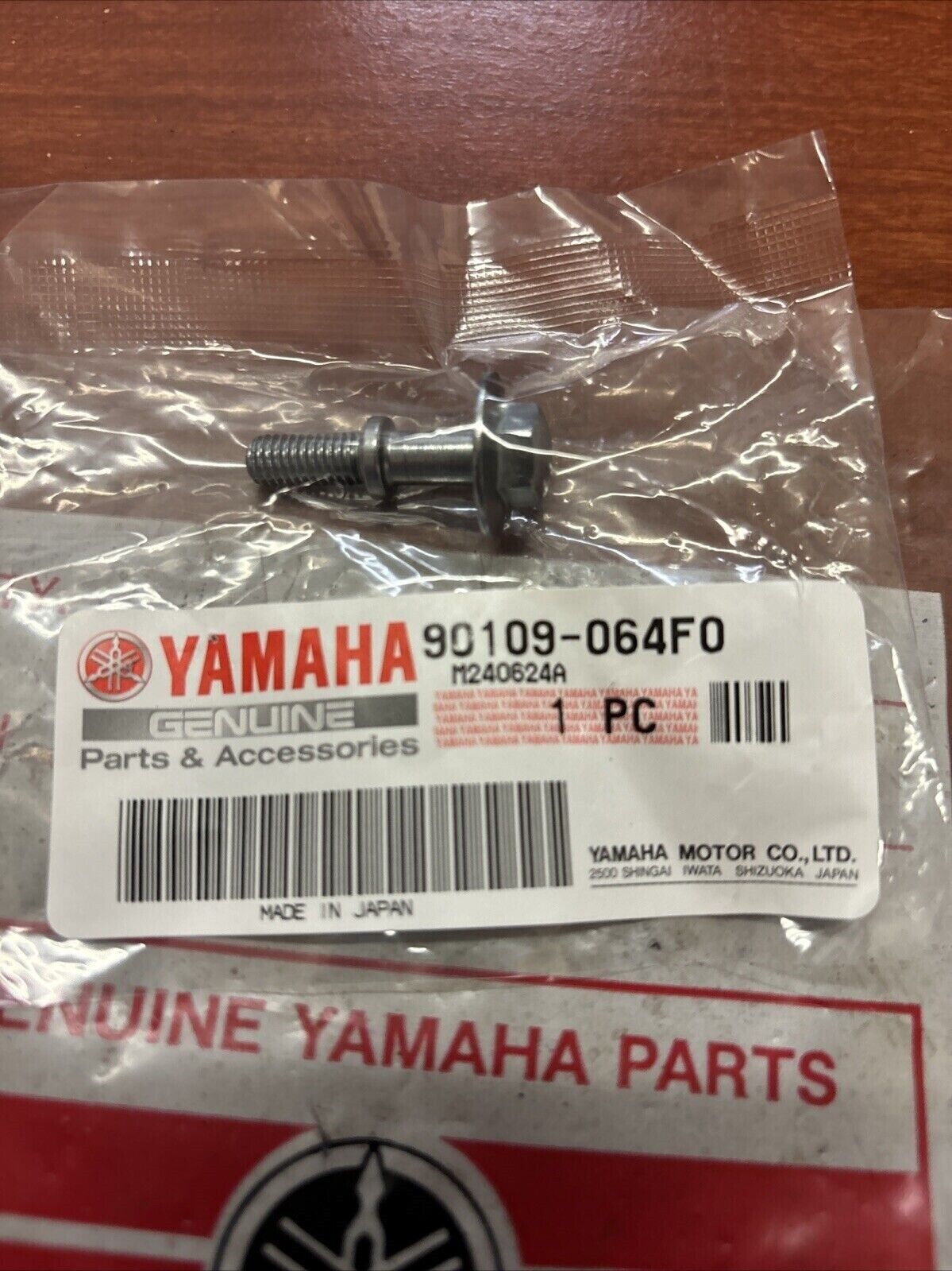 NEW NOS Yamaha FJ1100 FJ1200 FZ750 FZR1000 FZR600 BOLT 90109-064F0-00 Y185