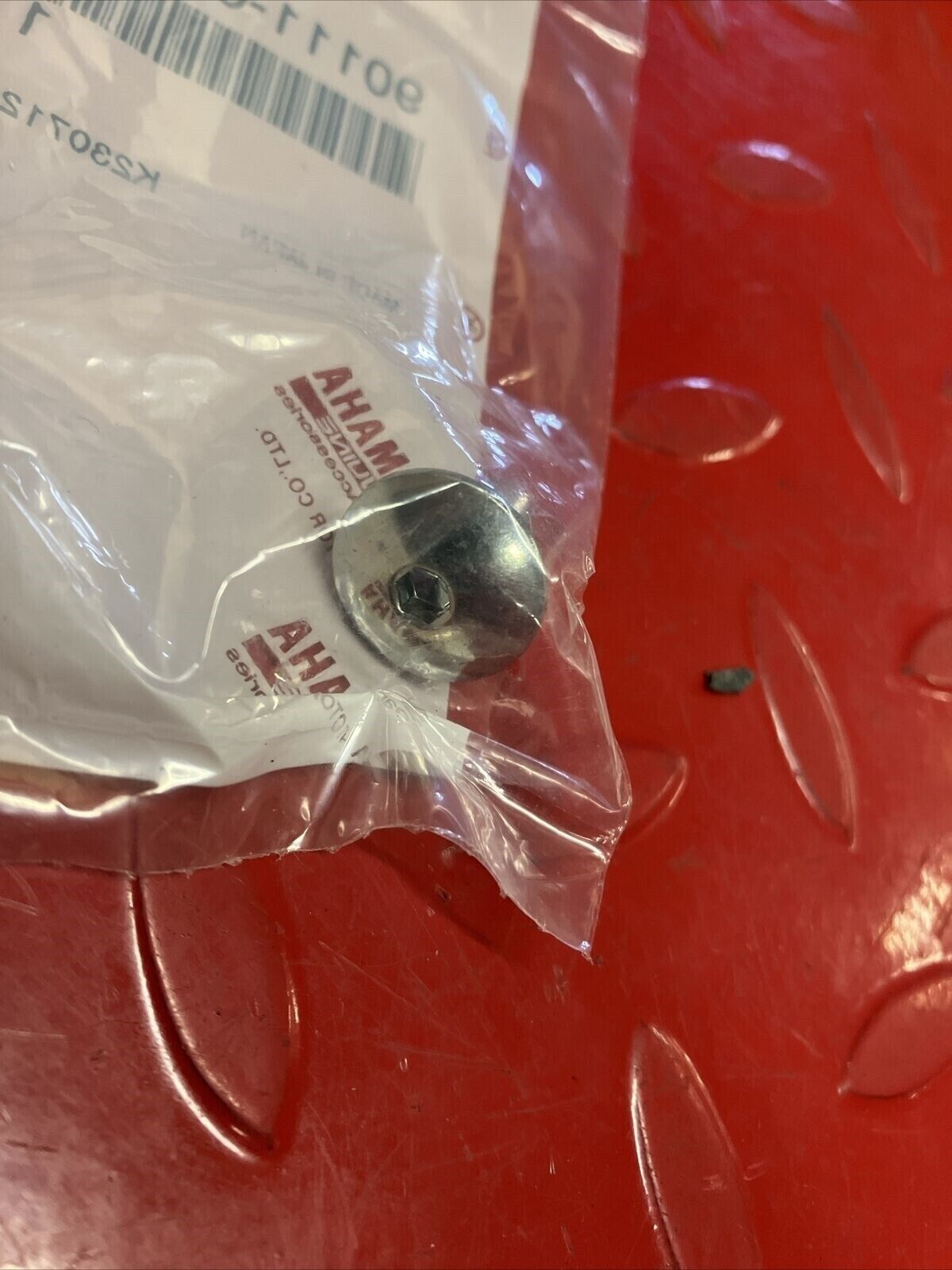 NEW NOS Yamaha HEX. SOCKET BUTTON BOLT 90111-06136-00 SUB 90111-06814-00 Y92