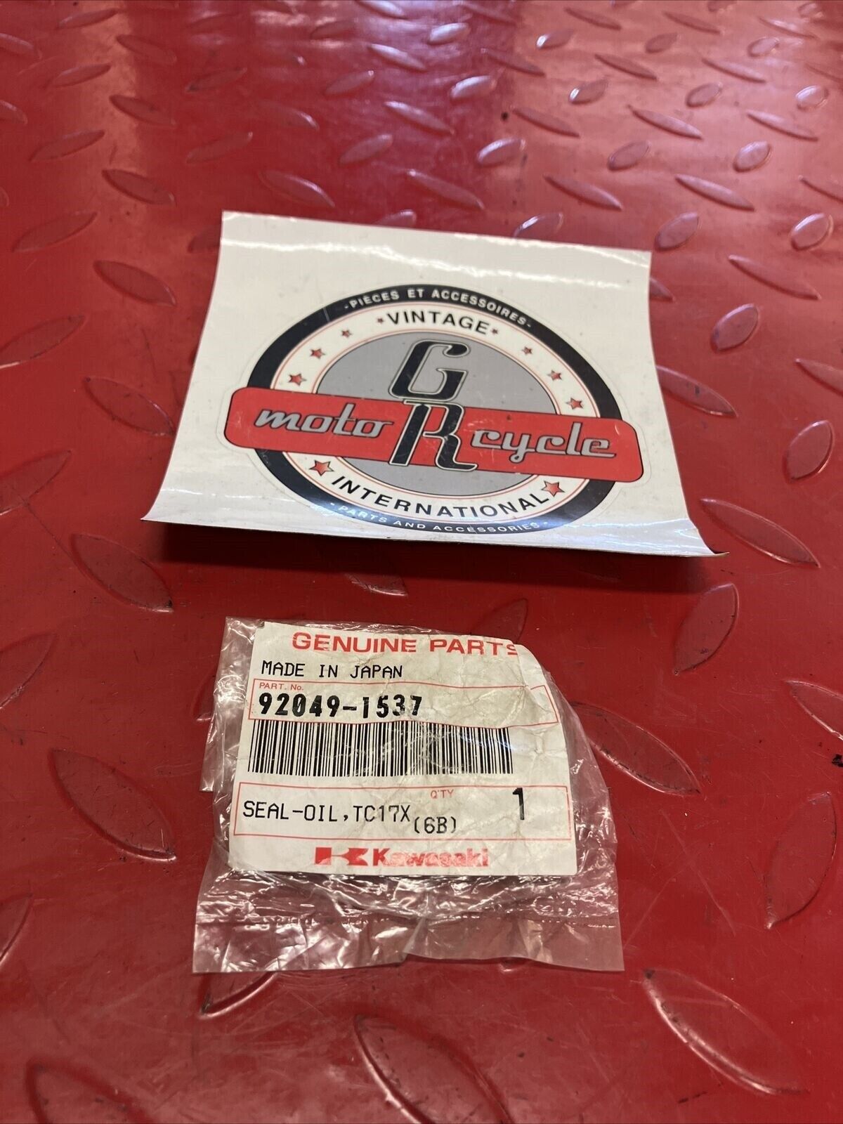 NOS KAWASAKI OIL SEAL 92049-1537 K11