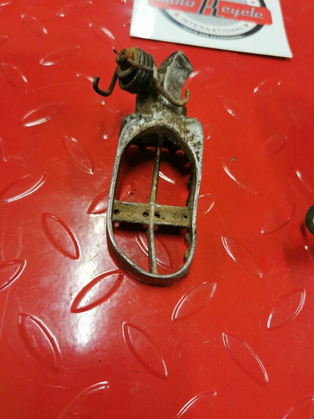 Suzuki RM250 2003 footpeg footrest foot peg rest step left right 43551-36F00-019