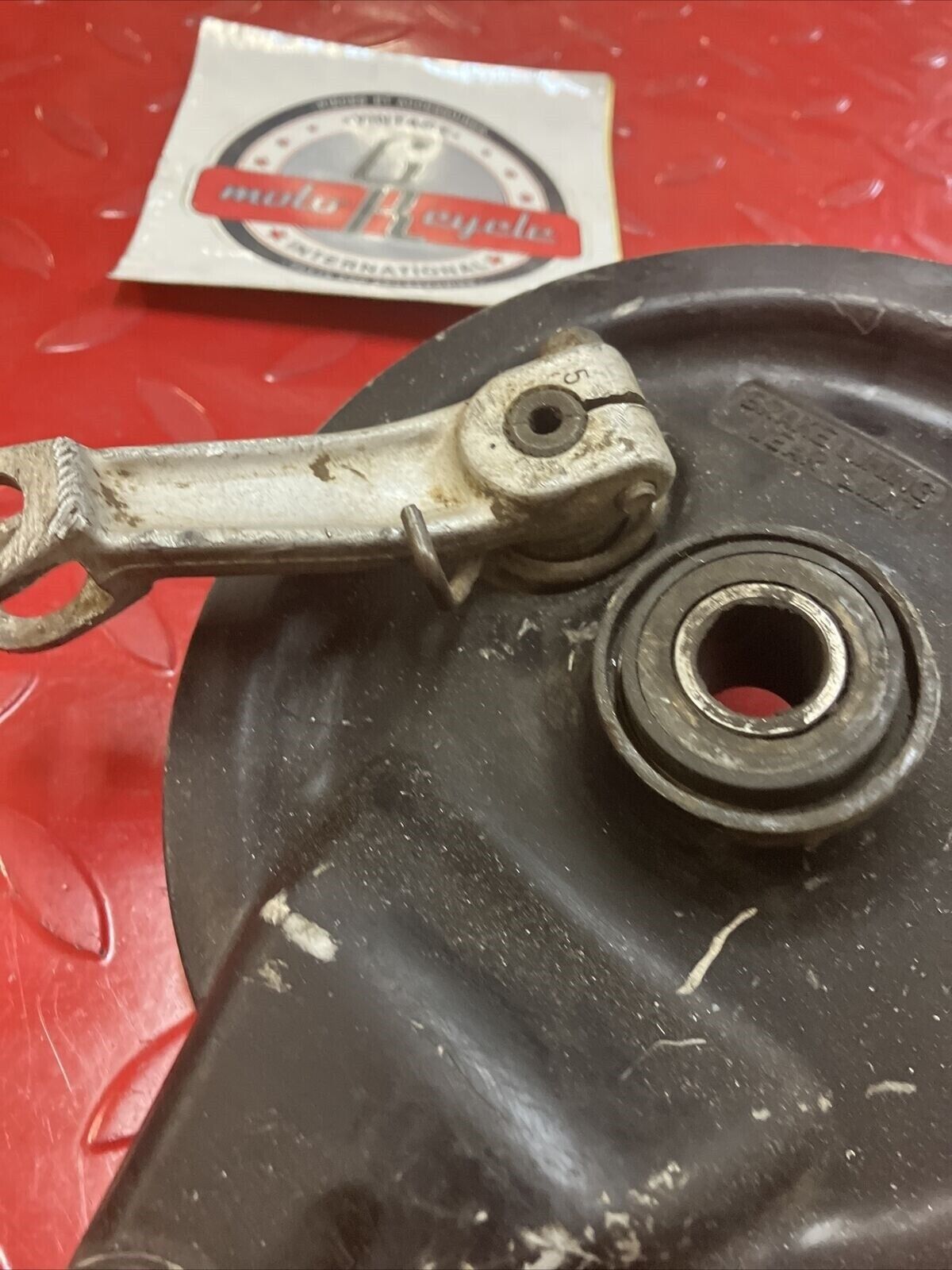 Suzuki RM125 1985 rear brake panel hub cover drum
