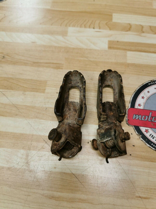 Yamaha DT125 1980 footpeg footrest fot peg rest step 22W-27411-01-90