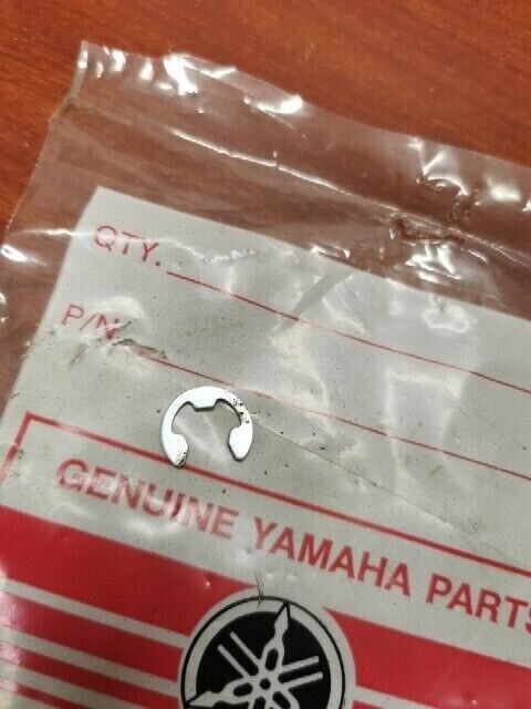 NOS Yamaha AT1 CT1 DT125 CIRCLIP 93430-08007-00 Y129