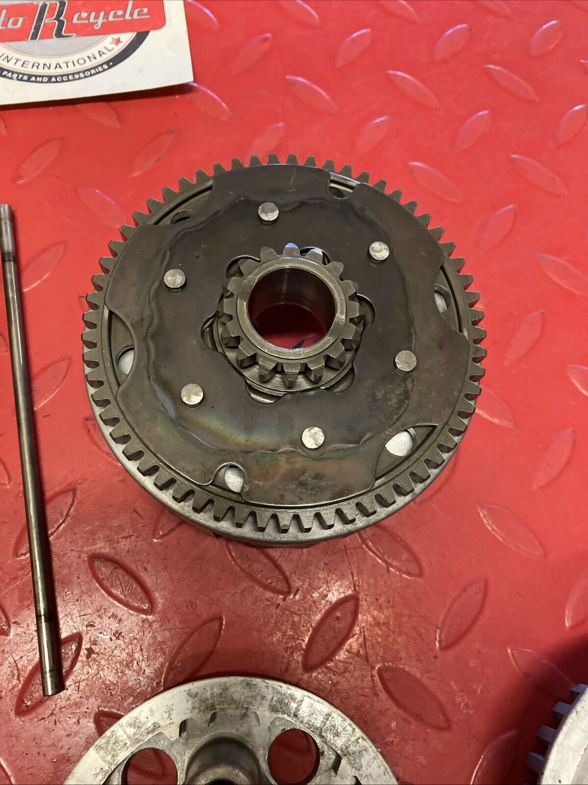 Suzuki RM125 1983 Clutch basket hub pressure plate assembly