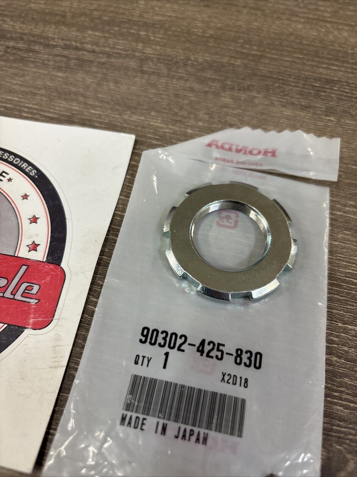 NOS Honda CB1000 F R CB1100 CB1300 STEERING HEAD TOP THREAD B 90302-425-830 H130