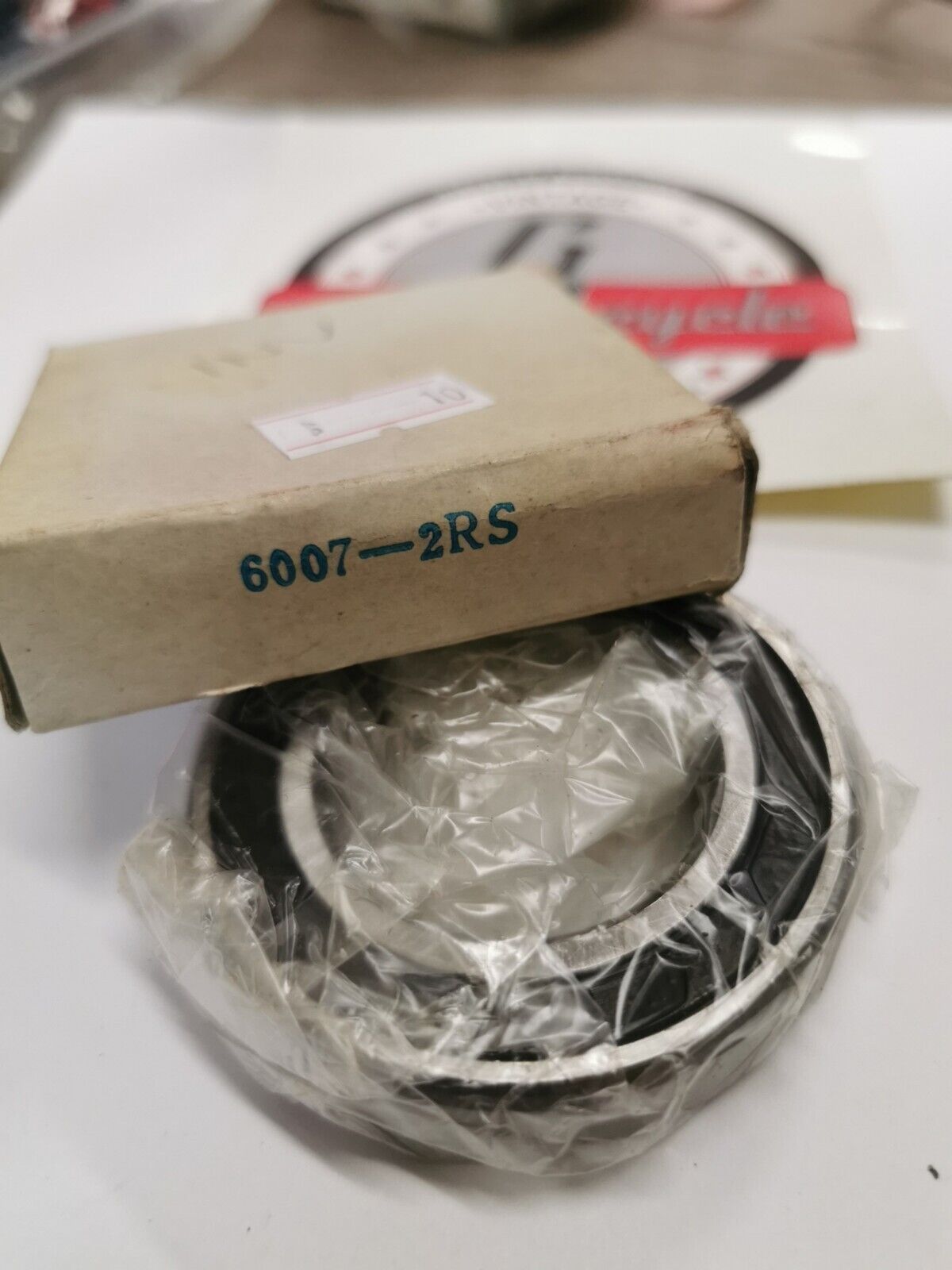 NOS  BALL BEARING 6007-2RS  J18
