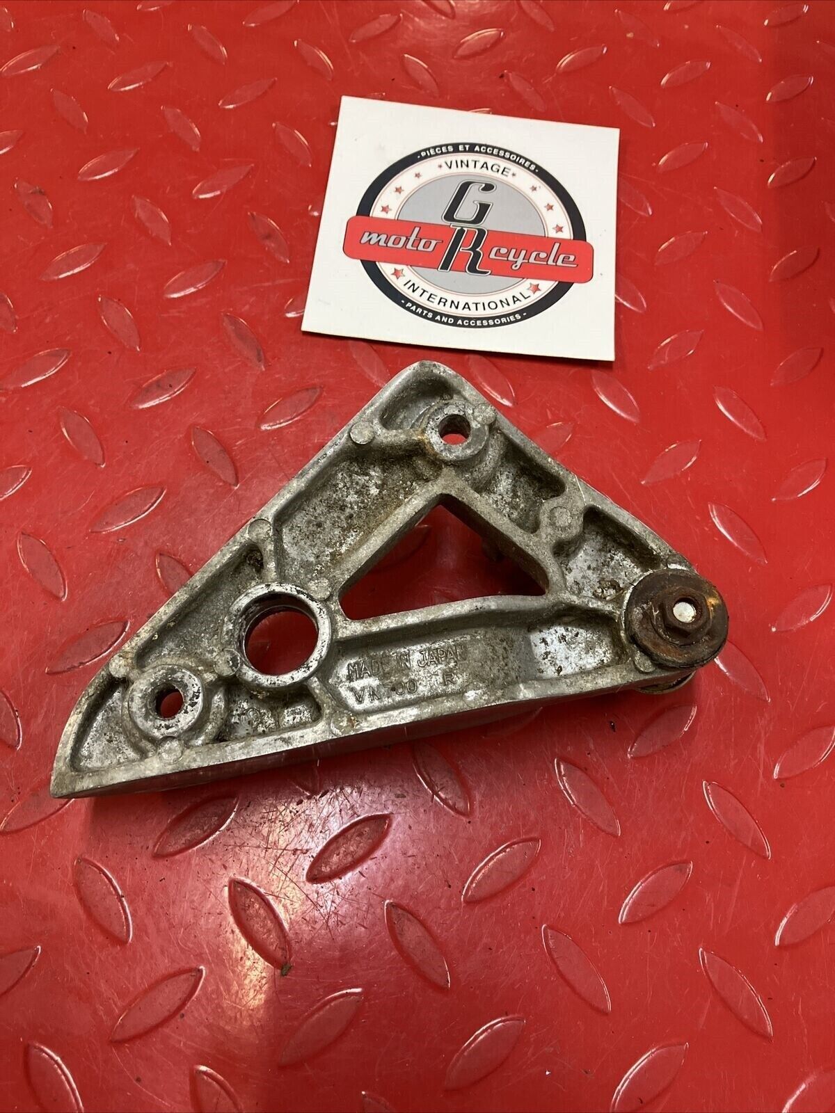 Kawasaki VN750 1986 Vulcan 750 right side footpeg foot peg muffler stay bracket