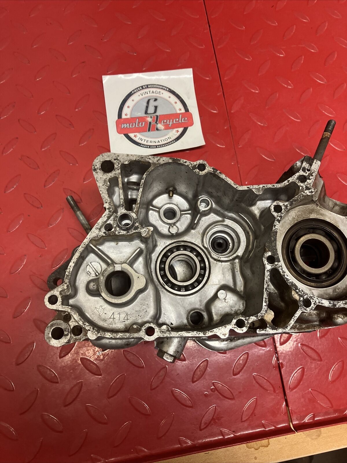 Suzuki RV125 1975 crankcase set left right crank case