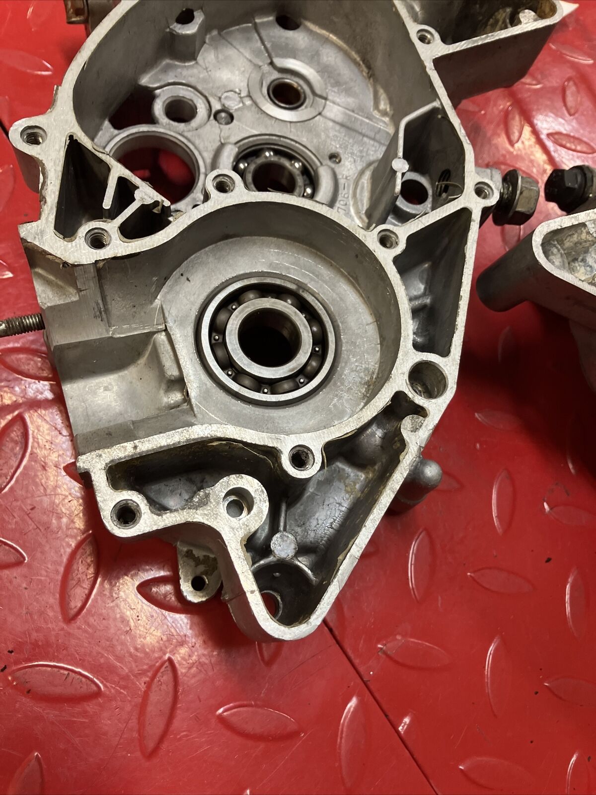 Yamaha DT80 1982 left right crankcase set 374-15111-00-00 374-15111-01-00
