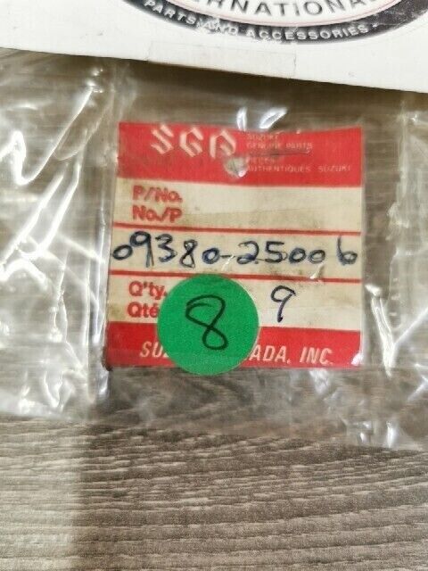 NOS SUZUKI DS250 GS500E GS550D GSX750R GSX750R RM370 RING SNAP 09380-25006 S58