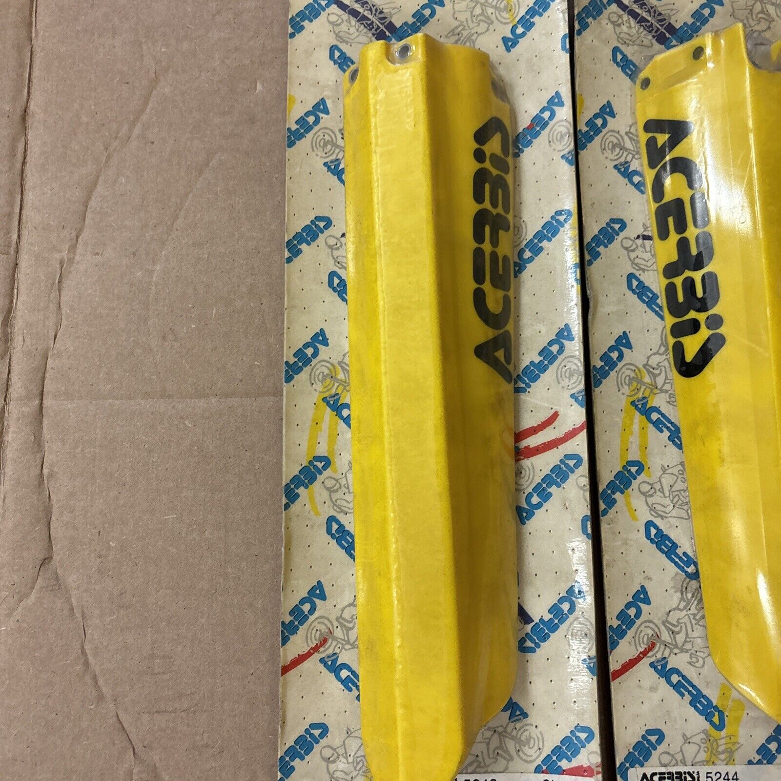 NOS ACERBIS 1996 - 1999 YZ125 YZ250 FORK GUARD PROTECTOR KIT 5243 5244