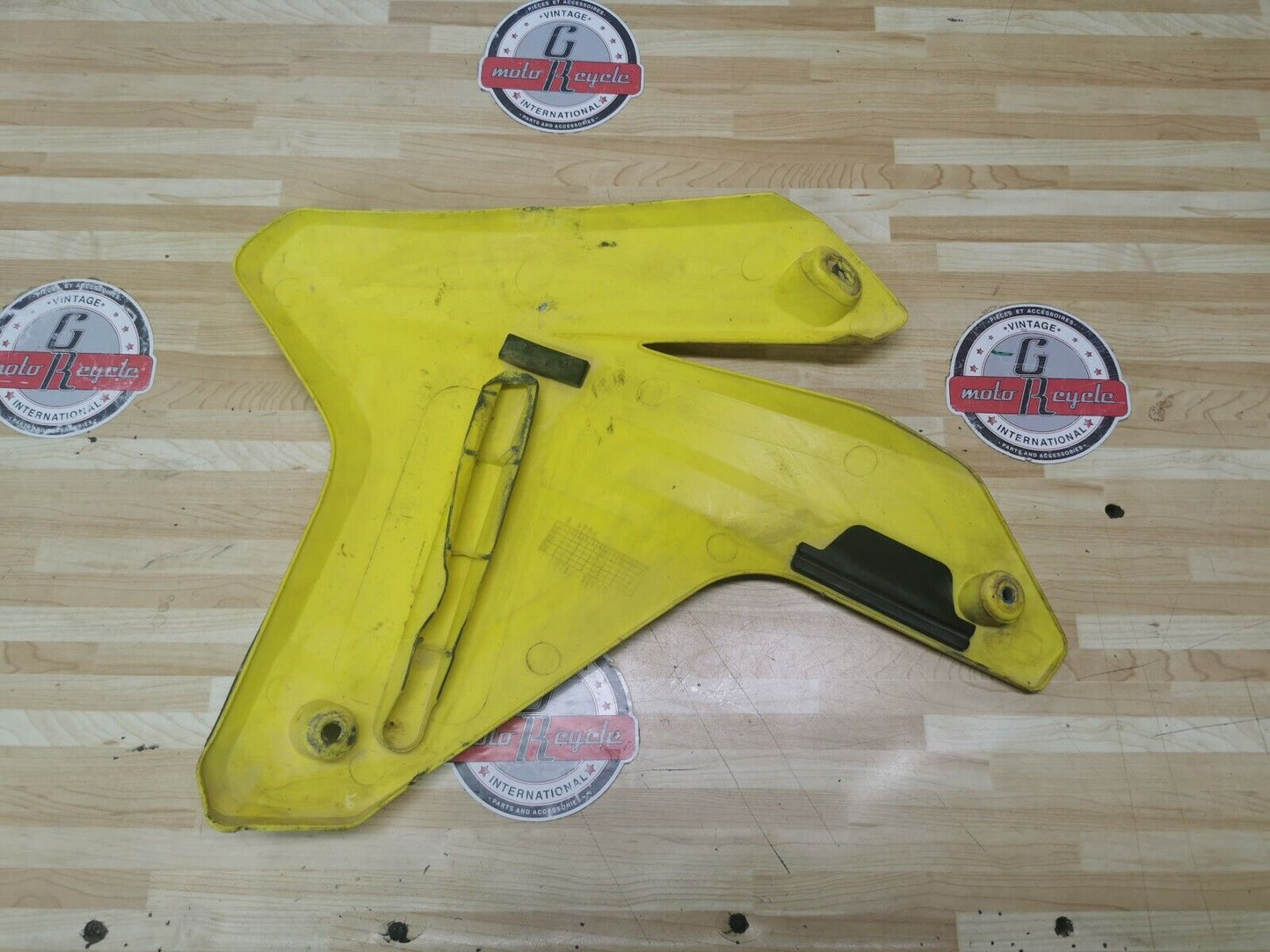 Suzuki RMZ450 2006 right radiator shroud fuel tank cover