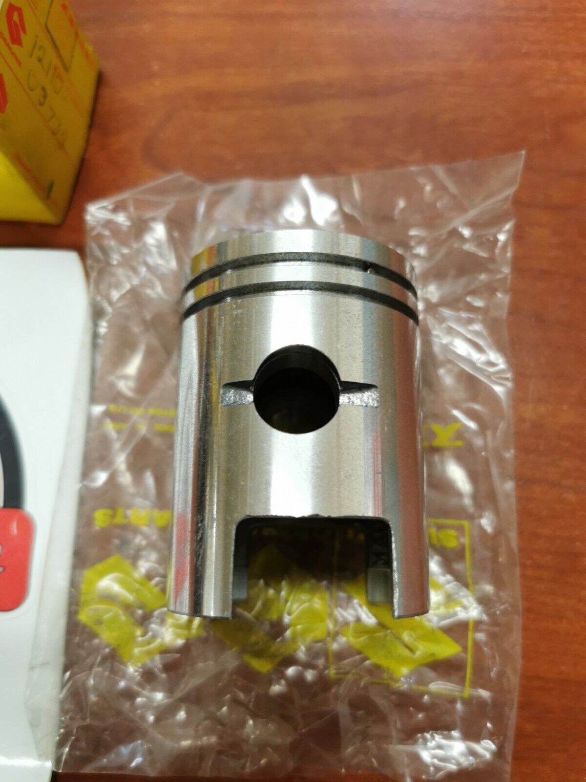 NOS Suzuki 1968 80K10 80K11 80K15 PISTON 1.0 12110-03710 S32