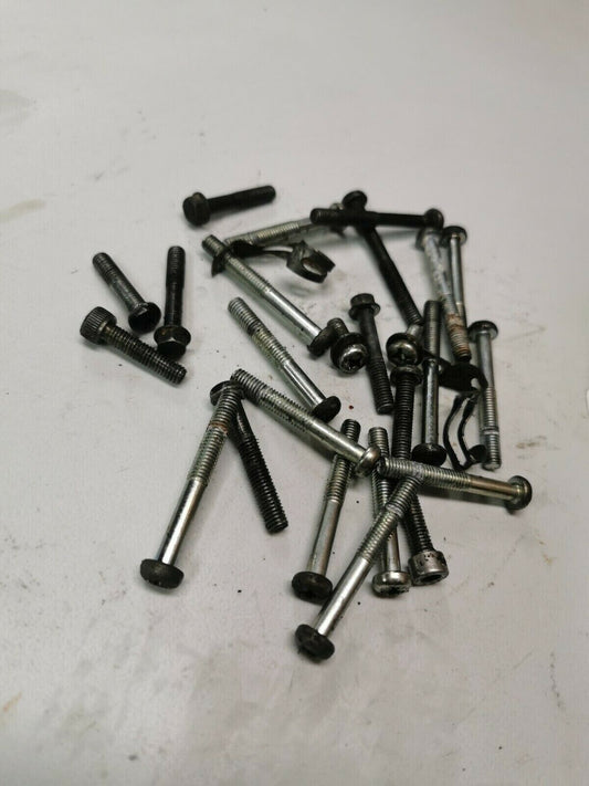 Suzuki PE175 1982 motor engine crankcase / cover bottom end bolt hardware