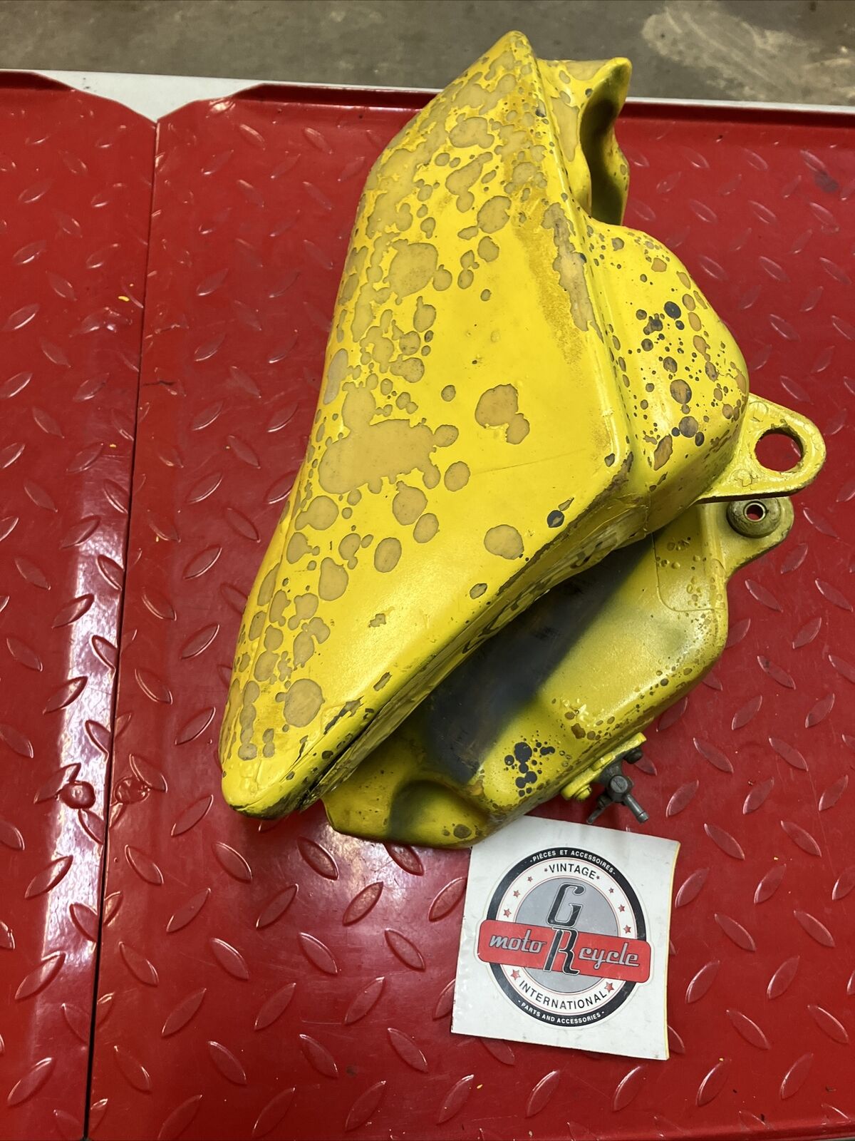 Suzuki RM125 1985 fuel tank gas petrol reservoir 1984 1986