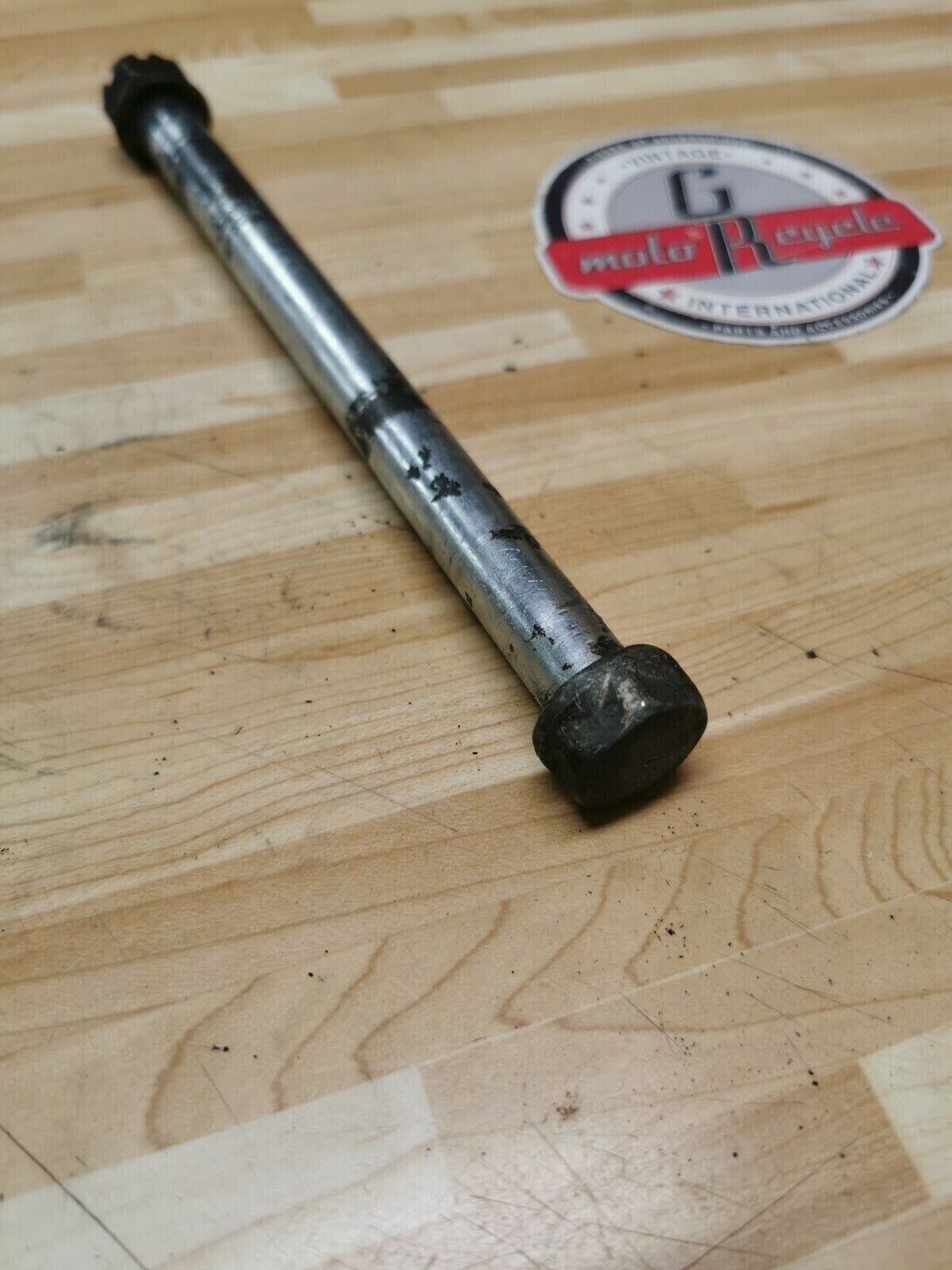 Yamaha DT200 1986 front wheel axle bolt
