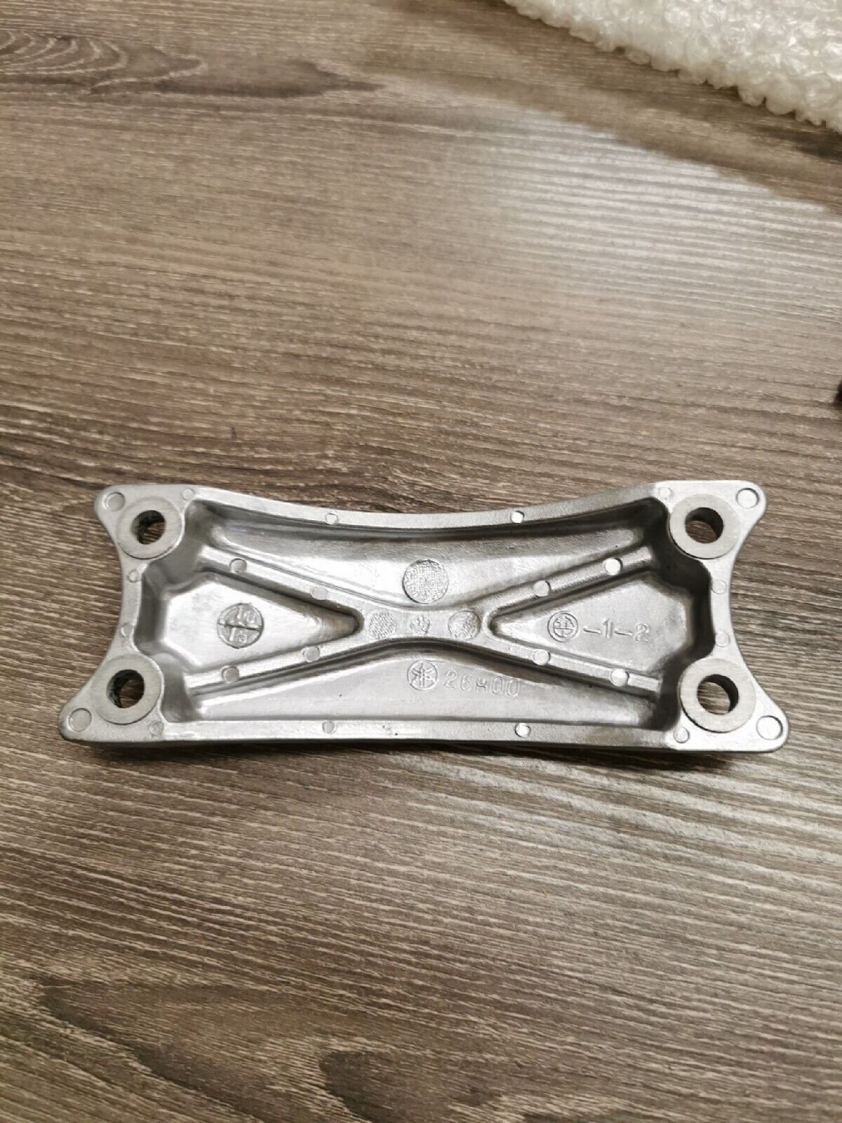 NOS YAMAHA BRACE FORK 26H-2313A-00-00 Y56