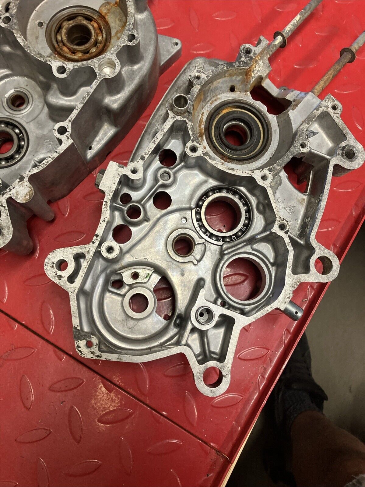 Suzuki RV90 1975 crankcase set left right