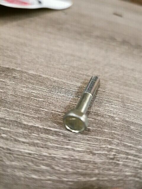 NOS SUZUKI A100 DR370 DS185 DS250 GT380 GT500 GT750 BOLT 01107-06358 S47