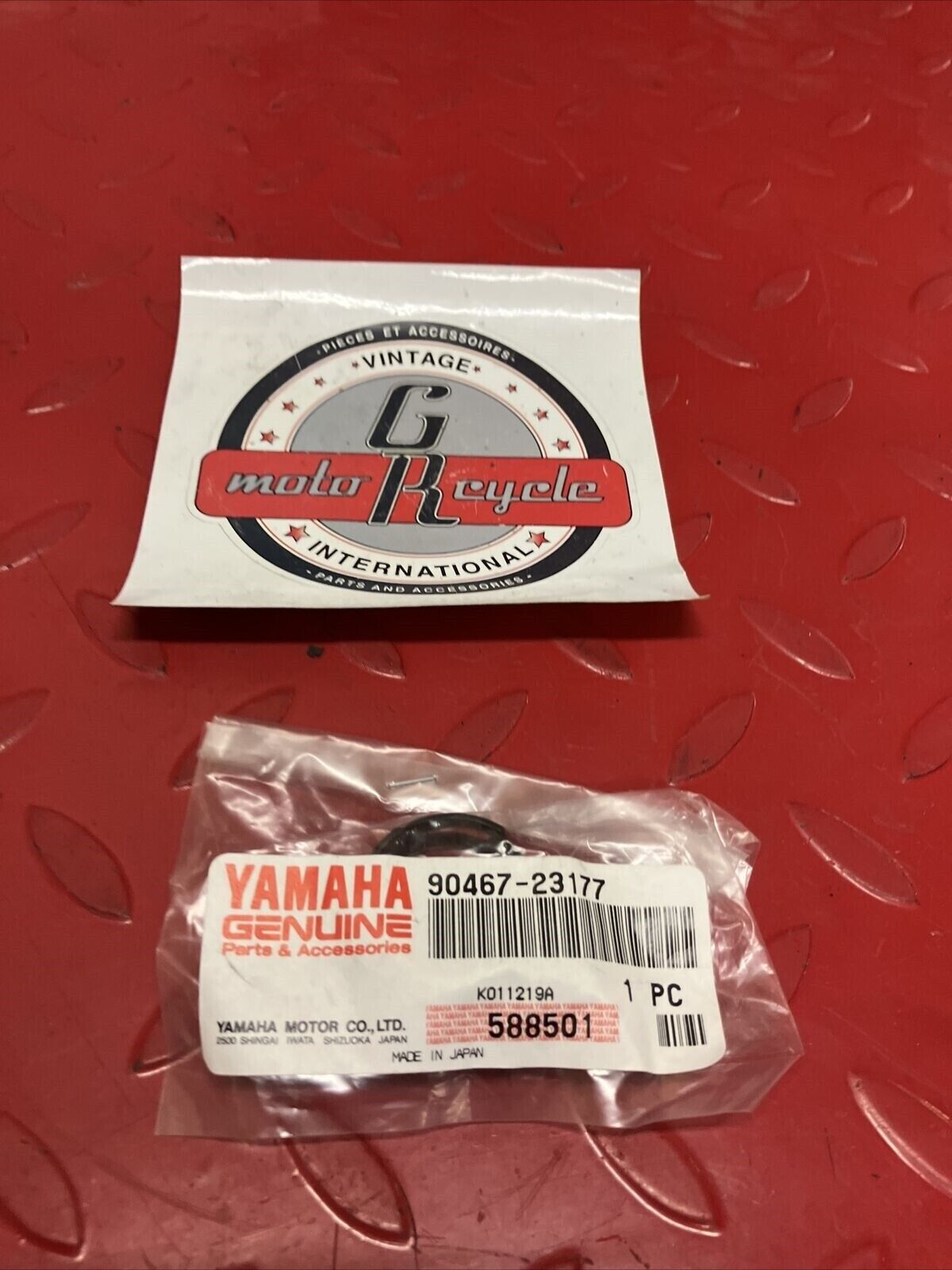 NOS YAMAHA CLIP CLAMP 90467-23177-00 Y67