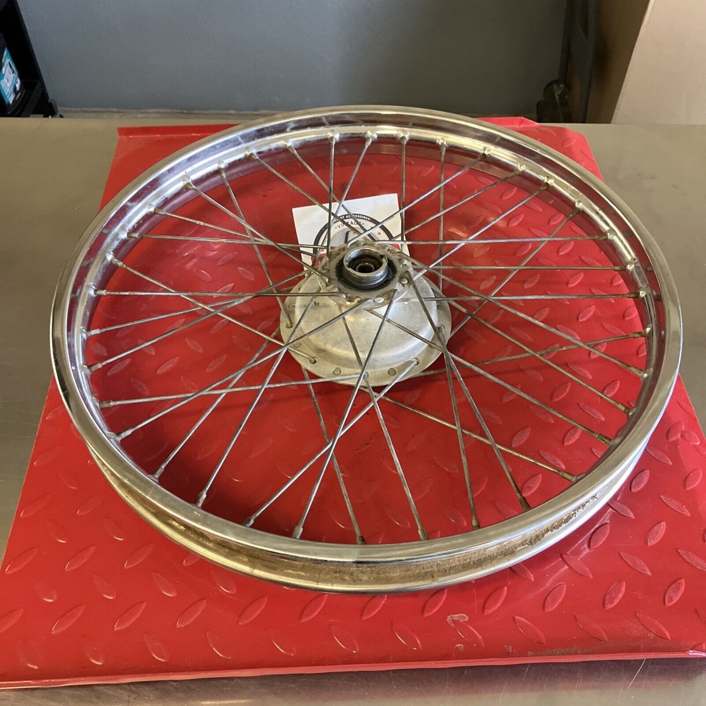 Kawasaki KE125 1978 front wheel hub rim