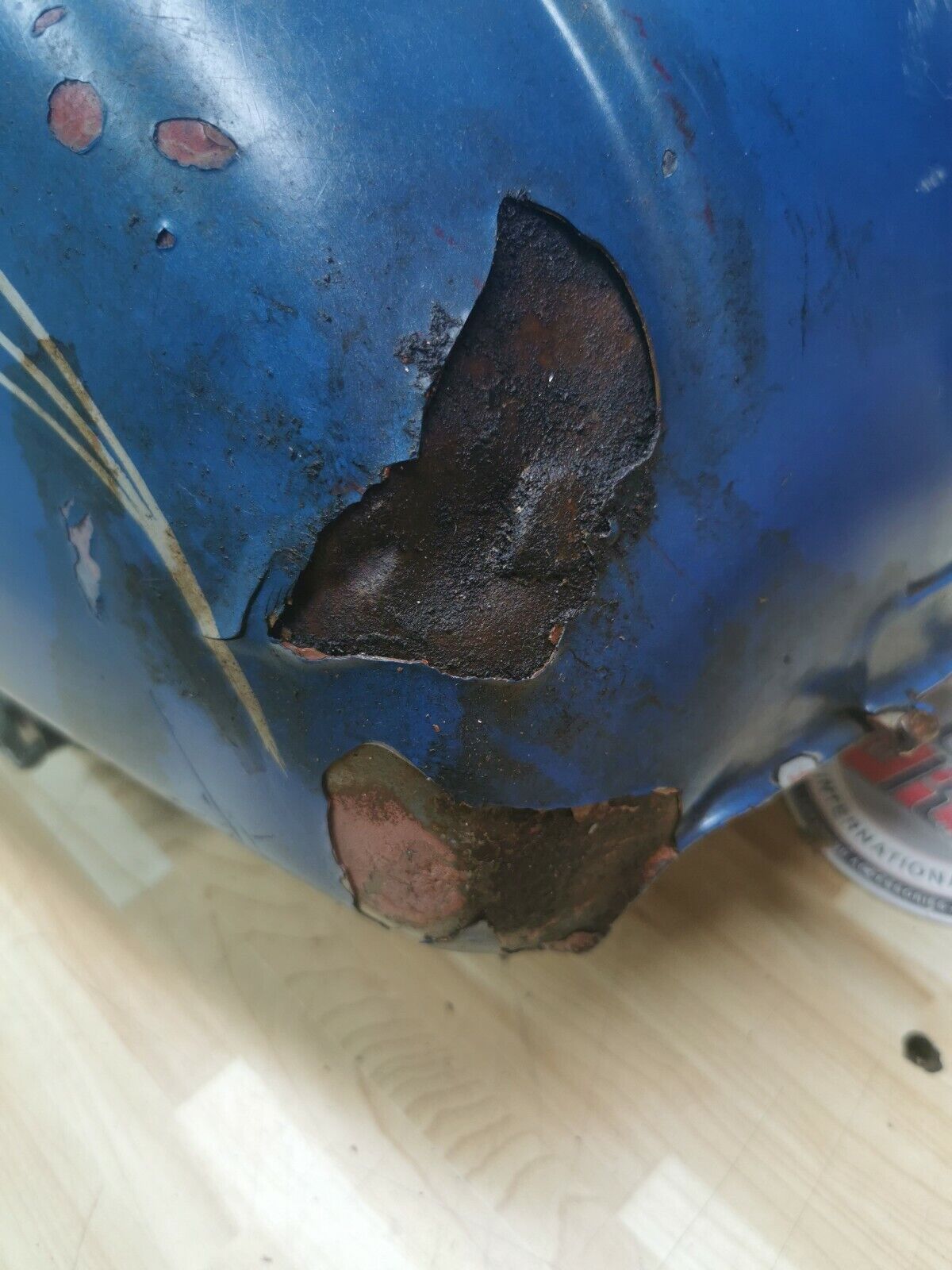 Suzuki GT750 1975 fuel tank lemans water buffalo gas petrol reservoir 73 - 77