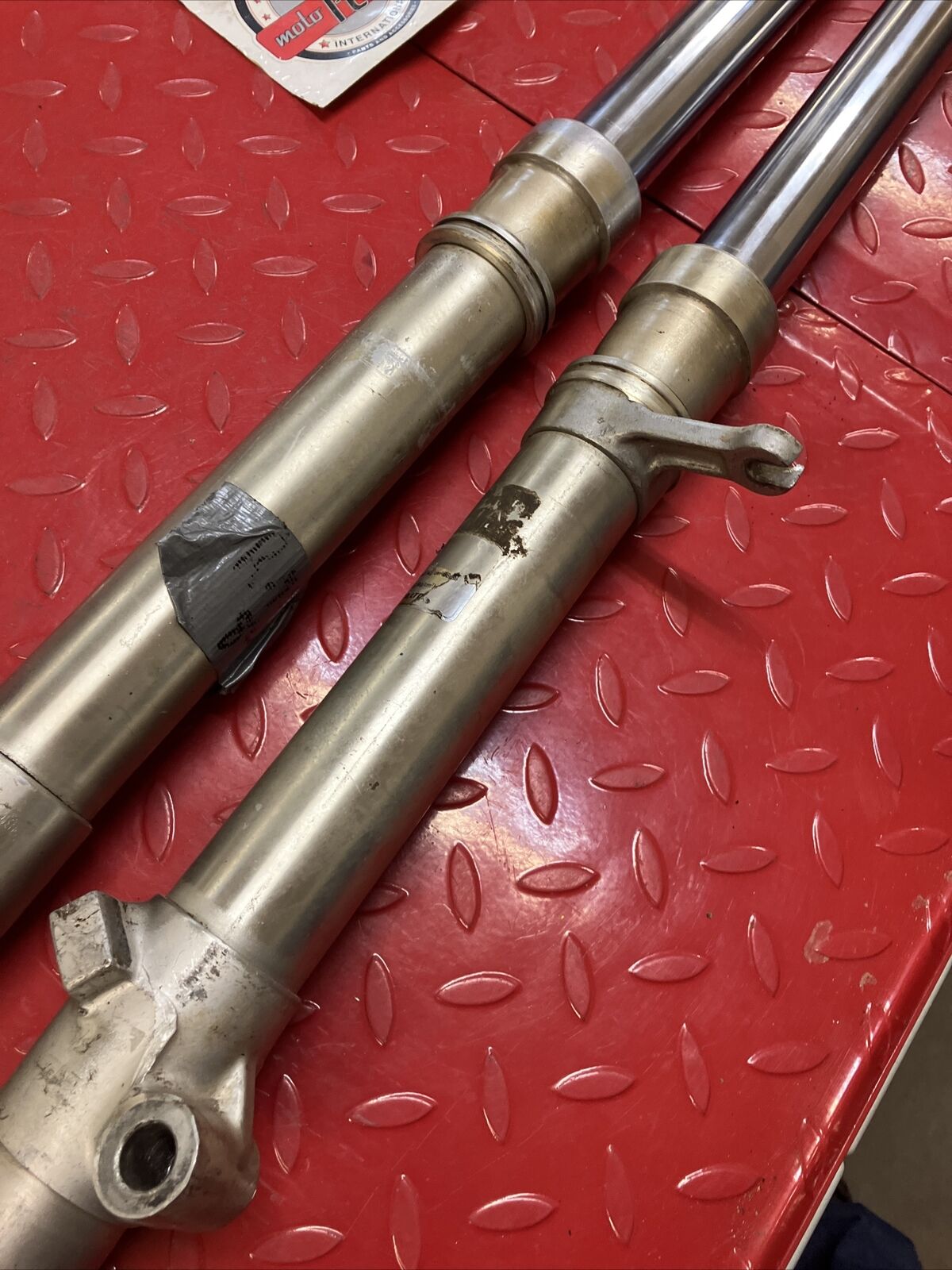 Suzuki RM125 1984 left right front forks