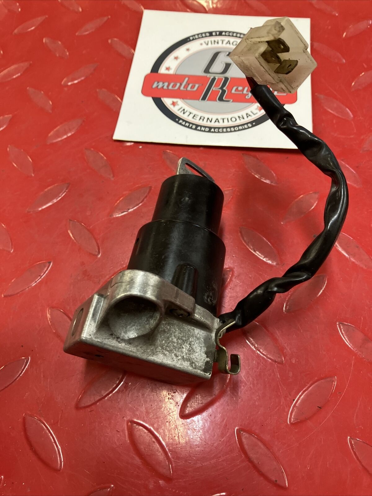 Yamaha XV500 1983 Virago 500 ignition switch helmet holder with key