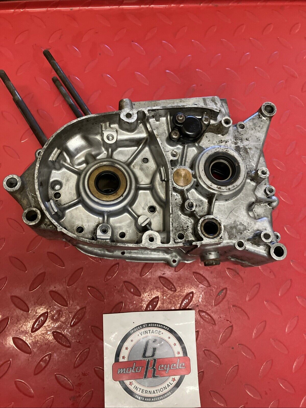 Kawasaki G5 1972 crankcase crank case set left right 2