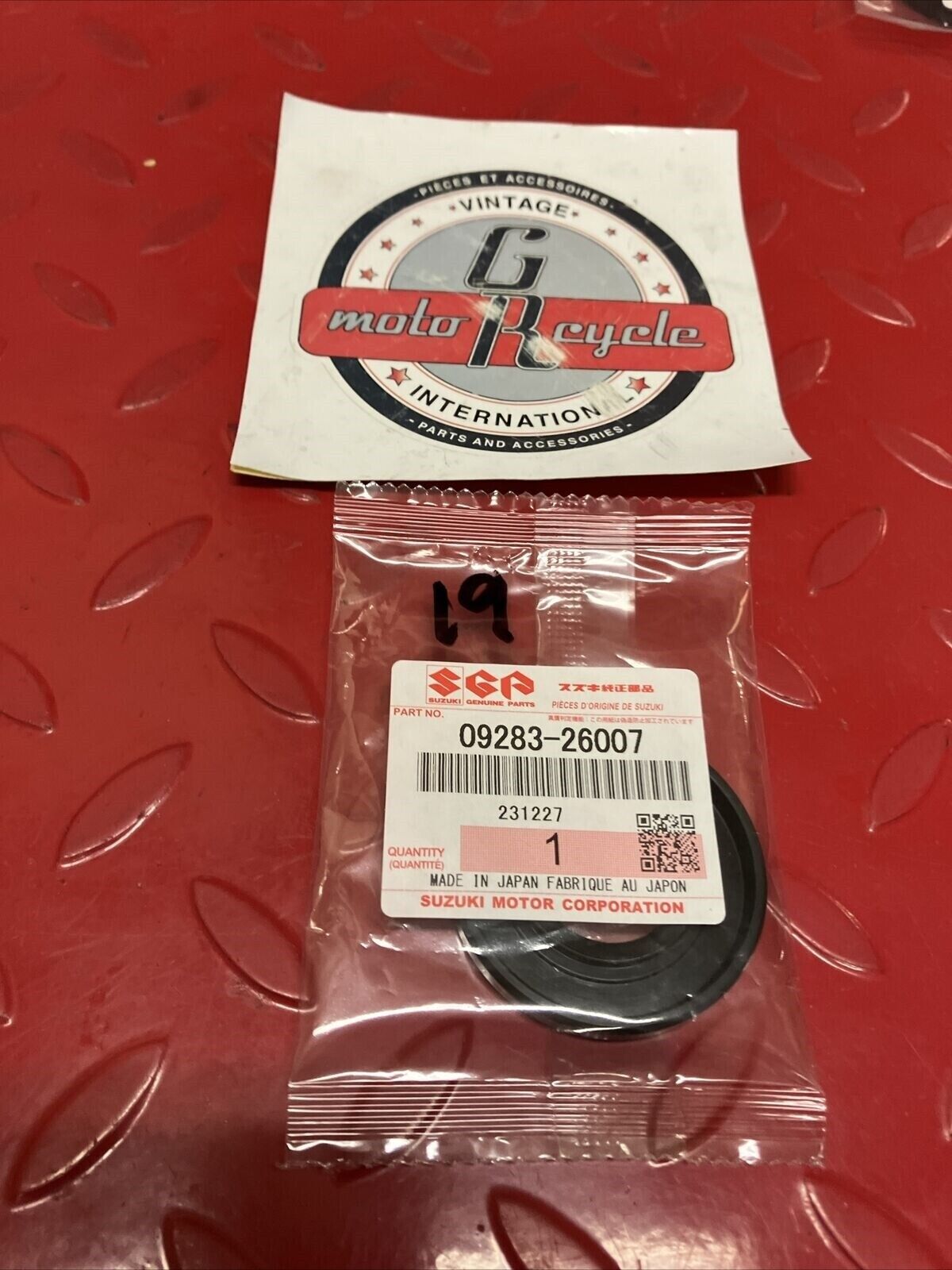 NEW NOS Suzuki CRANKSHAFT SEAL 09283-26007 S19