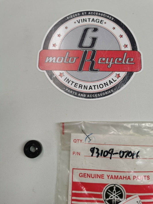 NOS Yamaha 1977-1980 XS250 XS360 XS400 Oil Seal SD-Type 93109-07016-00 Y3