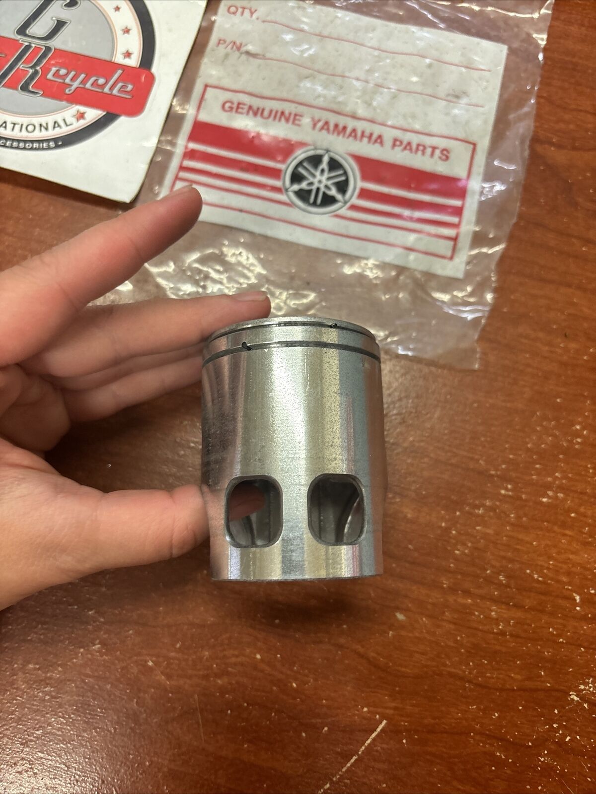 NOS Yamaha 1973 1974 1975 RD250 PISTON STD 361-11631-00-98 SUB 361-11631-03 Y175