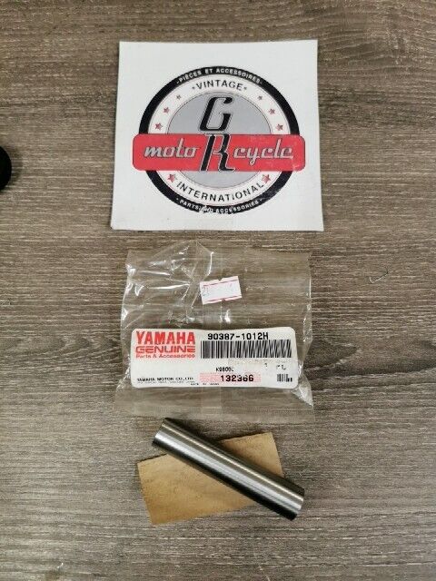 NEW NOS YAMAHA APEX RX10PSBL VX600XTCA VX500XTCEA COLLAR 90387-1012H-00 Y108