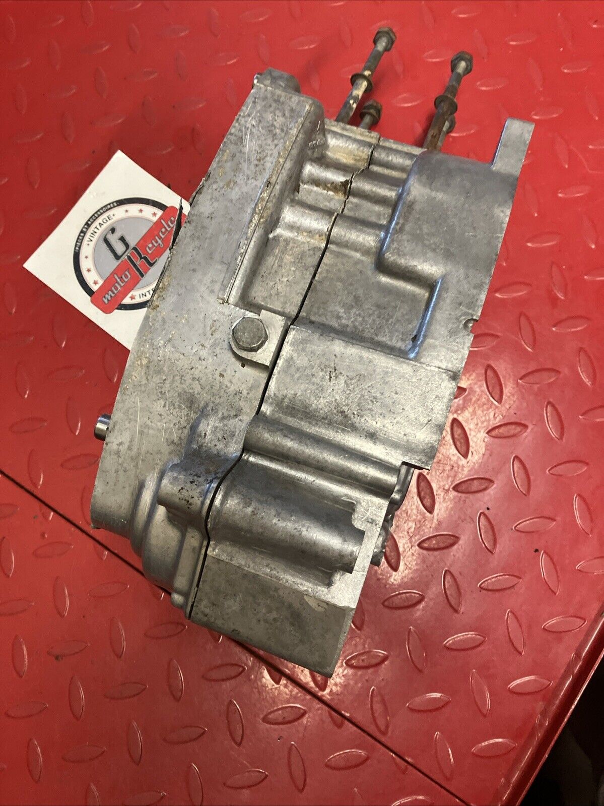 Suzuki RV90 1975 crankcase set left right